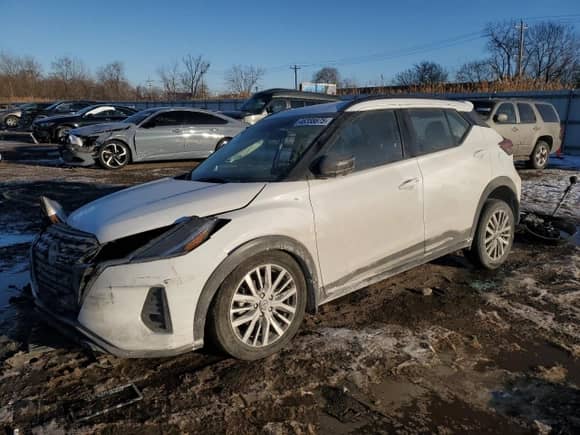 2024 Nissan Kicks SR z VIN 3N1CP5DV9RL481865, wystawiony jako Copart lot #46358675 z przebiegiem 18 058 mil mil oraz Szkoda całkowita • Salvage title. Historia ofert i sprzedaży dostępna na DreamBid. Obrazek 1.