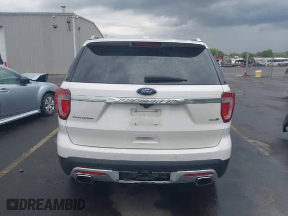 2016 Ford Explorer Platinum z VIN 1FM5K8HT4GGB42233, wystawiony jako IAAI lot #43073444 z przebiegiem 89 125 mil mil oraz . Historia ofert i sprzedaży dostępna na DreamBid. Obrazek 16.