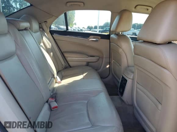 2013 Chrysler 300 с VIN 2C3CCARG2DH745669, выставлен на аукционе Copart как лот 80650165 с пробегом 212 982 миль миль и Списание • Salvage title. История ставок и продаж доступна на DreamBid. Изображение 10.