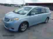 2017 Toyota Sienna LE Auto Access Seat с VIN 5TDKZ3DC6HS888752, выставлен на аукционе IAAI как лот 43216076 с пробегом 105 314 миль миль и . История ставок и продаж доступна на DreamBid. Изображение 2.