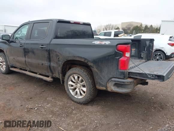 2021 Chevrolet Silverado 1500 Custom z VIN 3GCPYBEK5MG240336, wystawiony jako IAAI lot #41526759 z przebiegiem 102 995 mil mil oraz . Historia ofert i sprzedaży dostępna na DreamBid. Obrazek 3.