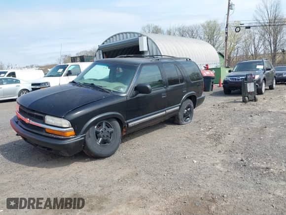 2000 Chevrolet Blazer LT с VIN 1GNDT13W8Y2381912, выставлен на аукционе IAAI как лот 42083991 с пробегом 69 983 миль миль и . История ставок и продаж доступна на DreamBid. Изображение 2.
