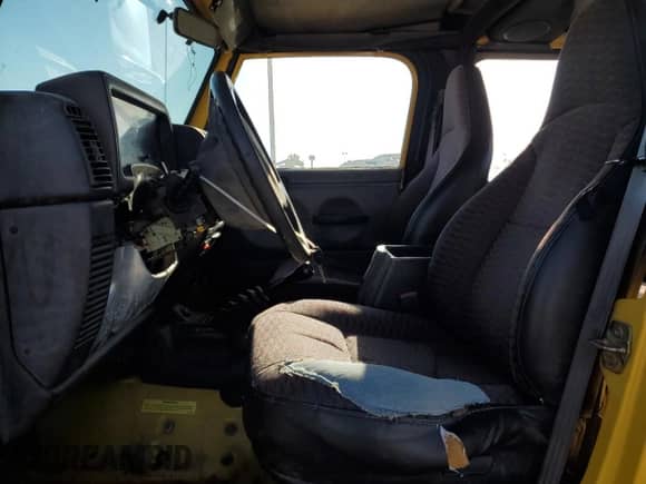 2000 Jeep Wrangler SE with VIN 1J4FA29P3YP705536, listed as a Copart auction lot 70344835 with 97,028 mi miles and Clean title. Bid and sale history available at DreamBid. Image 7.