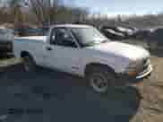 2000 Chevrolet S-10 LS z VIN 1GCCS1453YK264915, wystawiony jako Copart lot #46290675 z przebiegiem Nie podano mil oraz Szkoda całkowita • Salvage title. Historia ofert i sprzedaży dostępna na DreamBid. Obrazek 4.