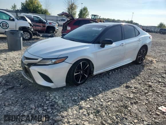 2018 Toyota Camry XSE z VIN 4T1BZ1HK6JU007180, wystawiony jako Copart lot #81242965 z przebiegiem 111 151 mil mil oraz Czysty tytuł • Clean title. Historia ofert i sprzedaży dostępna na DreamBid. Obrazek 1.