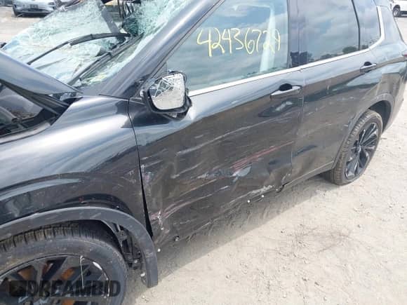 2023 Mitsubishi Outlander SEL z VIN JA4J4VA82PZ006988, wystawiony jako IAAI lot #42436729 z przebiegiem 76 957 mil mil oraz . Historia ofert i sprzedaży dostępna na DreamBid. Obrazek 6.