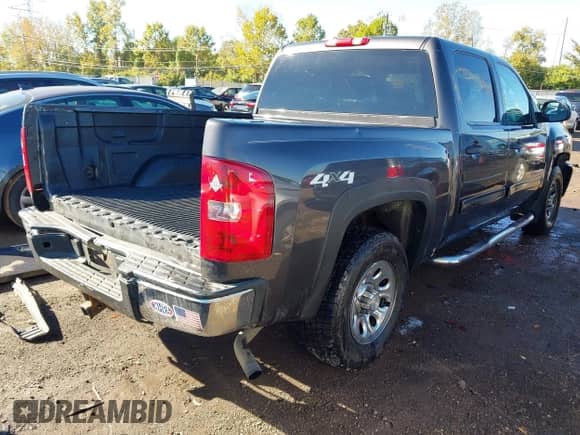2011 Chevrolet Silverado 1500 LS z VIN 3GCPKREA0BG113816, wystawiony jako IAAI lot #43467974 z przebiegiem 208 253 mil mil oraz . Historia ofert i sprzedaży dostępna na DreamBid. Obrazek 4.