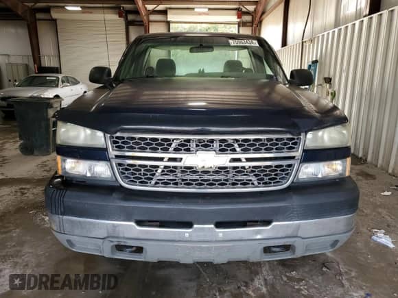 2005 Chevrolet Silverado 2500HD z VIN 1GCHK24G05E325497, wystawiony jako Copart lot #75963434 z przebiegiem 147 222 mil mil oraz Szkoda całkowita • Salvage title. Historia ofert i sprzedaży dostępna na DreamBid. Obrazek 5.