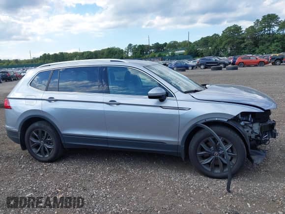 2024 Volkswagen Tiguan SE с VIN 3VV2B7AX3RM137808, выставлен на аукционе IAAI как лот 43074423 с пробегом 14 204 миль миль и . История ставок и продаж доступна на DreamBid. Изображение 13.