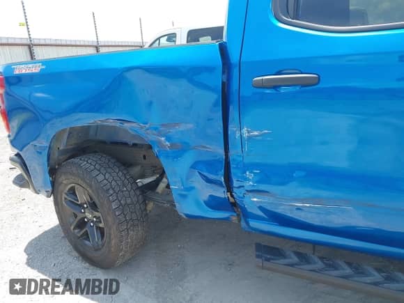 2022 Chevrolet Silverado 1500 Custom Trail Boss с VIN 3GCPDCEK2NG628420, выставлен на аукционе IAAI как лот 42605520 с пробегом 77 007 миль миль и . История ставок и продаж доступна на DreamBid. Изображение 6.