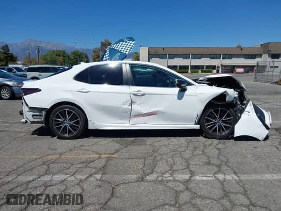 2021 Toyota Camry SE Nightshade z VIN 4T1G11AK8MU433769, wystawiony jako IAAI lot #43150076 z przebiegiem 92 123 mil mil oraz . Historia ofert i sprzedaży dostępna na DreamBid. Obrazek 14.