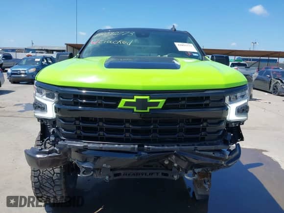 2022 Chevrolet Silverado 1500 RST z VIN 1GCUDEED7NZ585337, wystawiony jako IAAI lot #42092773 z przebiegiem 37 402 mil mil oraz . Historia ofert i sprzedaży dostępna na DreamBid. Obrazek 13.