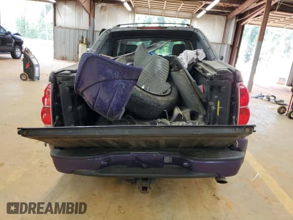 2005 Chevrolet Avalanche LS z VIN 3GNEK12Z95G145422, wystawiony jako Copart lot #81225045 z przebiegiem 199 542 mil mil oraz Szkoda całkowita • Salvage title. Historia ofert i sprzedaży dostępna na DreamBid. Obrazek 6.