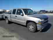 2001 Chevrolet Silverado 1500 LS z VIN 1GCEK19T81E123004, wystawiony jako Copart lot #90468215 z przebiegiem Nie podano mil oraz Czysty tytuł • Clean title. Historia ofert i sprzedaży dostępna na DreamBid. Obrazek 4.