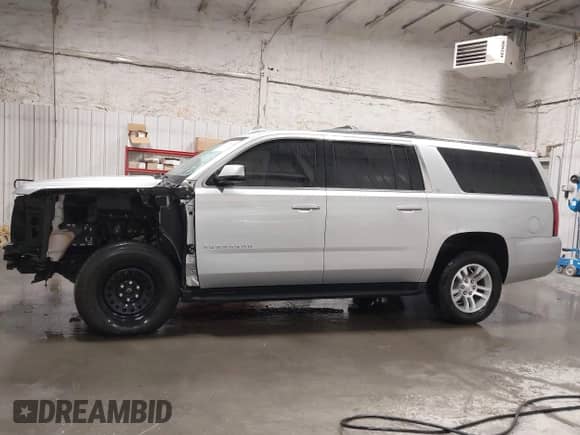 2018 Chevrolet Suburban LT z VIN 1GNSKHKC7JR109584, wystawiony jako IAAI lot #42769087 z przebiegiem 117 513 mil mil oraz . Historia ofert i sprzedaży dostępna na DreamBid. Obrazek 15.
