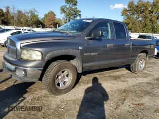 2004 Dodge 1500 SLT z VIN 1D7HA18D14S765005, wystawiony jako Copart lot #90608135 z przebiegiem 150 405 mil mil oraz Czysty tytuł • Clean title. Historia ofert i sprzedaży dostępna na DreamBid. Obrazek 1.