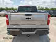 2024 Chevrolet Silverado 1500 Custom Trail Boss z VIN 3GCUDCE88RG346358, wystawiony jako Copart lot #68303935 z przebiegiem Nie podano mil oraz Szkoda całkowita • Salvage title. Historia ofert i sprzedaży dostępna na DreamBid. Obrazek 6.
