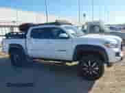 2023 Toyota Tacoma SR5 z VIN 3TMAZ5CN8PM202199, wystawiony jako IAAI lot #43493367 z przebiegiem 6 729 mil mil oraz . Historia ofert i sprzedaży dostępna na DreamBid. Obrazek 13.