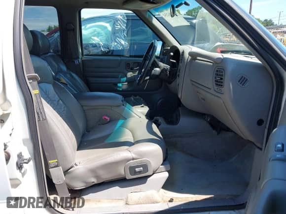 2000 Chevrolet Blazer LS with VIN 1GNDT13W1Y2252961, listed as a IAAI auction lot 42846254 with 298,056 mi miles and . Bid and sale history available at DreamBid. Image 5.