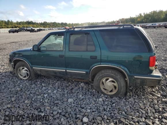 1998 Chevrolet Blazer LT z VIN 1GNDT13W8W2224605, wystawiony jako Copart lot #73725674 z przebiegiem Nie podano mil oraz Czysty tytuł • Clean title. Historia ofert i sprzedaży dostępna na DreamBid. Obrazek 2.