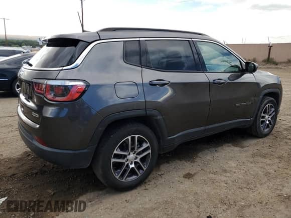 2019 Jeep Compass Latitude z VIN 3C4NJCBB1KT658449, wystawiony jako Copart lot #67523185 z przebiegiem 97 457 mil mil oraz Czysty tytuł • Clean title. Historia ofert i sprzedaży dostępna na DreamBid. Obrazek 3.