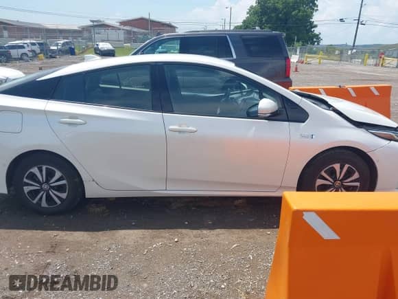 2018 Toyota Prius Plus z VIN JTDKARFP5J3070415, wystawiony jako IAAI lot #42701325 z przebiegiem 77 529 mil mil oraz . Historia ofert i sprzedaży dostępna na DreamBid. Obrazek 13.