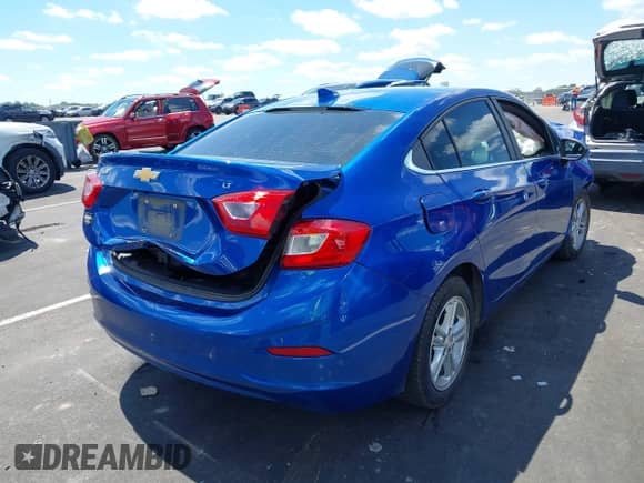 2018 Chevrolet Cruze LT с VIN 1G1BE5SM5J7245238, выставлен на аукционе IAAI как лот 43090573 с пробегом 105 456 миль миль и . История ставок и продаж доступна на DreamBid. Изображение 4.