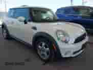 2010 MINI Hardtop с VIN WMWMF3C51ATZ25361, выставлен на аукционе IAAI как лот 42406652 с пробегом 70 593 миль миль и . История ставок и продаж доступна на DreamBid. Изображение 1.