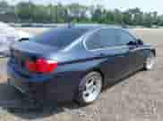 2014 BMW 3 Series 328i xDrive z VIN WBA3B3C51EJ982149, wystawiony jako IAAI lot #42897290 z przebiegiem 130 498 mil mil oraz . Historia ofert i sprzedaży dostępna na DreamBid. Obrazek 4.