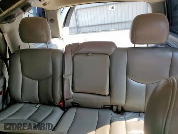 2004 Chevrolet Tahoe LS z VIN 1GNEC13V64R174187, wystawiony jako Copart lot #81598935 z przebiegiem Nie podano mil oraz Szkoda całkowita • Salvage title. Historia ofert i sprzedaży dostępna na DreamBid. Obrazek 10.