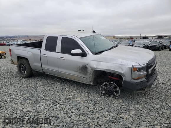 2019 Chevrolet Silverado 1500 LT z VIN 2GCVKPEC5K1104311, wystawiony jako Copart lot #66050025 z przebiegiem 75 761 mil mil oraz Szkoda całkowita • Salvage title. Historia ofert i sprzedaży dostępna na DreamBid. Obrazek 4.