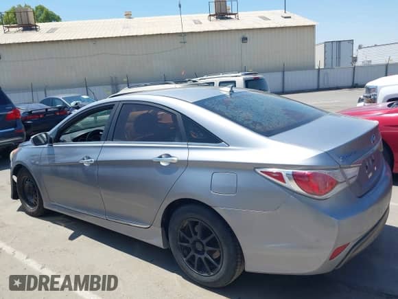 2015 Hyundai Sonata Limited z VIN KMHEC4A42FA138403, wystawiony jako IAAI lot #42464517 z przebiegiem Nie podano mil oraz . Historia ofert i sprzedaży dostępna na DreamBid. Obrazek 14.