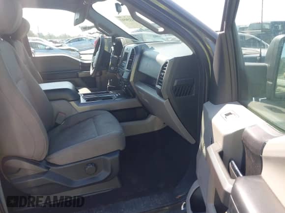 2018 Ford F-150 XLT z VIN 1FTEX1EP5JKD65356, wystawiony jako IAAI lot #43290503 z przebiegiem 75 709 mil mil oraz . Historia ofert i sprzedaży dostępna na DreamBid. Obrazek 5.