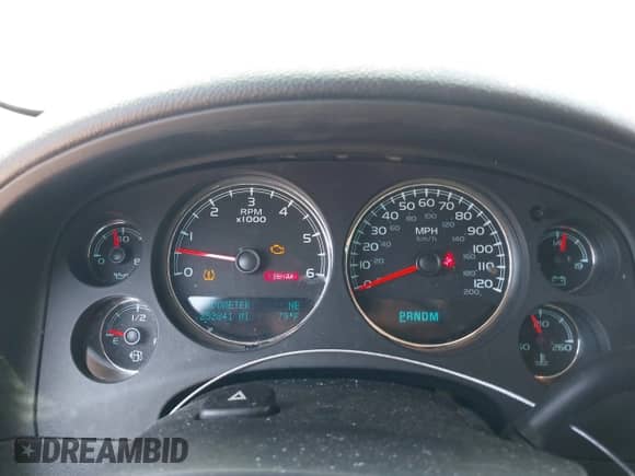 2010 Chevrolet Suburban LT z VIN 1GNUCJE07AR268426, wystawiony jako IAAI lot #42523275 z przebiegiem 252 841 mil mil oraz . Historia ofert i sprzedaży dostępna na DreamBid. Obrazek 7.