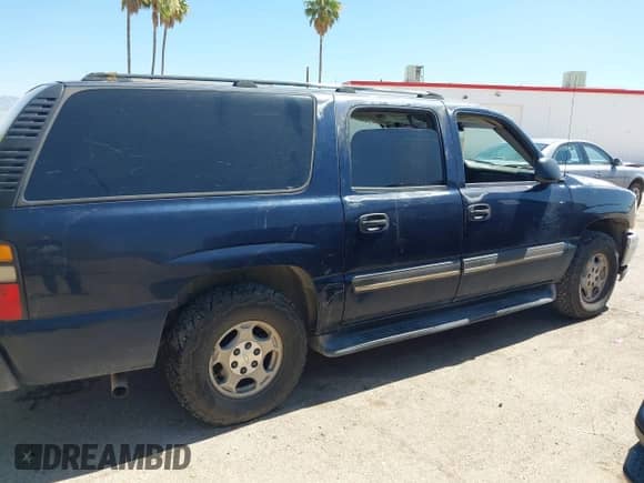 2005 Chevrolet Suburban LS с VIN 1GNEC16Z15J211046, выставлен на аукционе IAAI как лот 42453120 с пробегом Не указан миль и . История ставок и продаж доступна на DreamBid. Изображение 13.