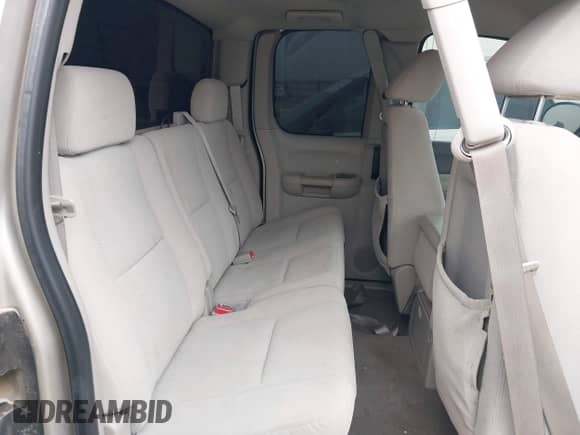 2007 GMC Sierra 1500 SLE1 z VIN 2GTEC19J071605651, wystawiony jako IAAI lot #41601256 z przebiegiem 142 130 mil mil oraz . Historia ofert i sprzedaży dostępna na DreamBid. Obrazek 8.
