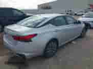 2024 Nissan Altima SV z VIN 1N4BL4DV2RN346974, wystawiony jako IAAI lot #43561103 z przebiegiem 42 922 mil mil oraz . Historia ofert i sprzedaży dostępna na DreamBid. Obrazek 4.