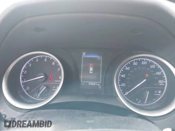 2021 Toyota Camry LE z VIN 4T1C11AK7MU480046, wystawiony jako IAAI lot #43289437 z przebiegiem 70 687 mil mil oraz . Historia ofert i sprzedaży dostępna na DreamBid. Obrazek 7.