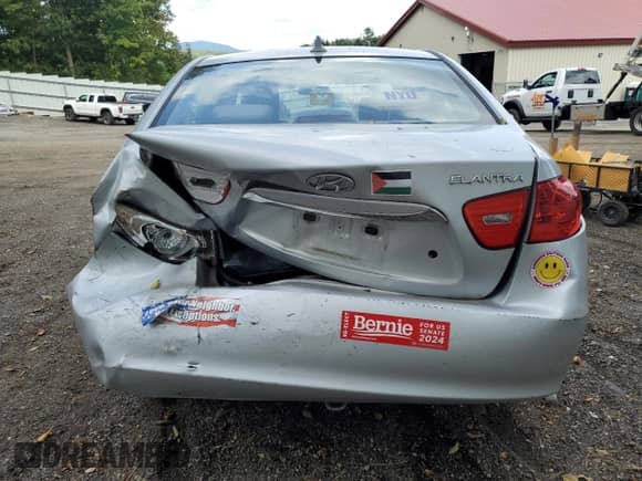 2010 Hyundai Elantra Blue with VIN KMHDU4AD0AU085216, listed as a Copart auction lot 71018205 with 169,575 mi miles and Salvage title. Bid and sale history available at DreamBid. Image 6.