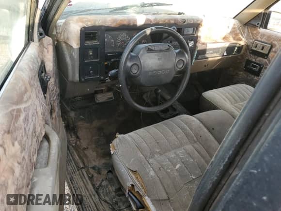 1995 Dodge Dakota z VIN 1B7GG23Y1SS183049, wystawiony jako Copart lot #72961204 z przebiegiem 406 345 mil mil oraz Czysty tytuł • Clean title. Historia ofert i sprzedaży dostępna na DreamBid. Obrazek 8.