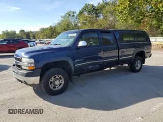 2002 Chevrolet Silverado 2500HD LS z VIN 1GCHC29U42E191455, wystawiony jako Copart lot #84809755 z przebiegiem 154 360 mil mil oraz Szkoda całkowita • Salvage title. Historia ofert i sprzedaży dostępna na DreamBid. Obrazek 1.