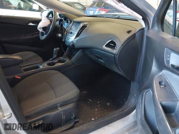 2018 Chevrolet Cruze LT с VIN 3G1BE6SM0JS655257, выставлен на аукционе IAAI как лот 42644203 с пробегом 150 127 миль миль и . История ставок и продаж доступна на DreamBid. Изображение 5.