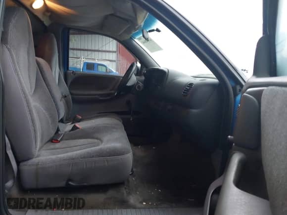 1998 Dodge Dakota SLT z VIN 1B7FL26X5WS641384, wystawiony jako IAAI lot #43448644 z przebiegiem 230 235 mil mil oraz . Historia ofert i sprzedaży dostępna na DreamBid. Obrazek 5.
