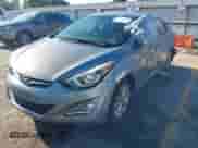 2015 Hyundai Elantra SE z VIN KMHDH4AE7FU320828, wystawiony jako IAAI lot #43064624 z przebiegiem 191 579 mil mil oraz . Historia ofert i sprzedaży dostępna na DreamBid. Obrazek 2.