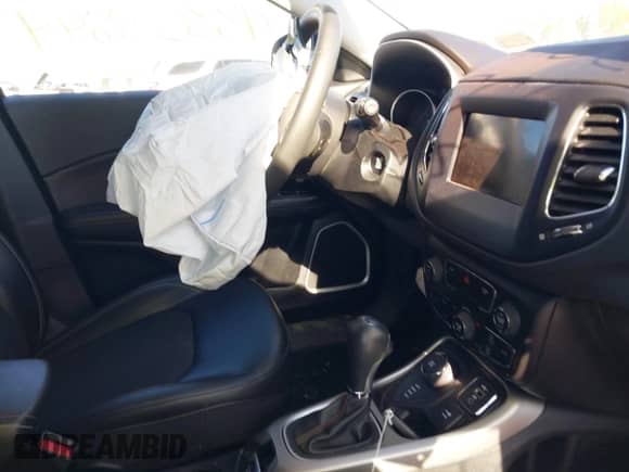 2021 Jeep Compass Latitude with VIN 3C4NJDBBXMT507053, listed as a IAAI auction lot 43353844 with 31,551 mi miles and . Bid and sale history available at DreamBid. Image 5.