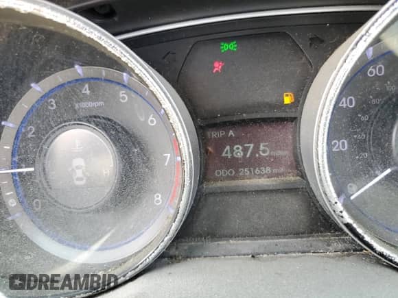 2013 Hyundai Sonata GLS z VIN 5NPEB4AC2DH755465, wystawiony jako Copart lot #59641924 z przebiegiem 251 638 mil mil oraz Szkoda całkowita • Salvage title. Historia ofert i sprzedaży dostępna na DreamBid. Obrazek 9.