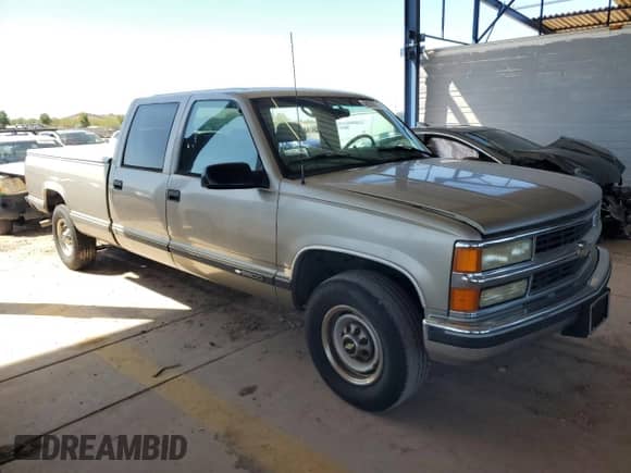 2000 Chevrolet Silverado 3500 z VIN 1GCGC33R1YF502364, wystawiony jako Copart lot #48556275 z przebiegiem 148 142 mil mil oraz Czysty tytuł • Clean title. Historia ofert i sprzedaży dostępna na DreamBid. Obrazek 4.