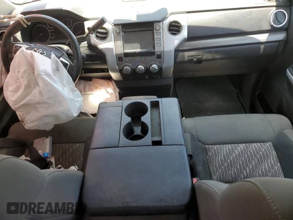 2019 Toyota Tundra SR с VIN 5TFRM5F14KX143150, выставлен на аукционе Copart как лот 63068995 с пробегом Не указан миль и Списание • Salvage title. История ставок и продаж доступна на DreamBid. Изображение 8.