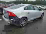 2017 Volvo S60 Inscription Platinum с VIN LYV402TM8HB133454, выставлен на аукционе Copart как лот 63387135 с пробегом 121 798 миль миль и На запчасти • Non repairable. История ставок и продаж доступна на DreamBid. Изображение 3.