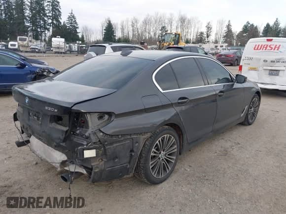 2020 BMW 5 Series с VIN WBAJB1C03LCE25568, выставлен на аукционе IAAI как лот 41401673 с пробегом 54 057 миль миль и . История ставок и продаж доступна на DreamBid. Изображение 4.